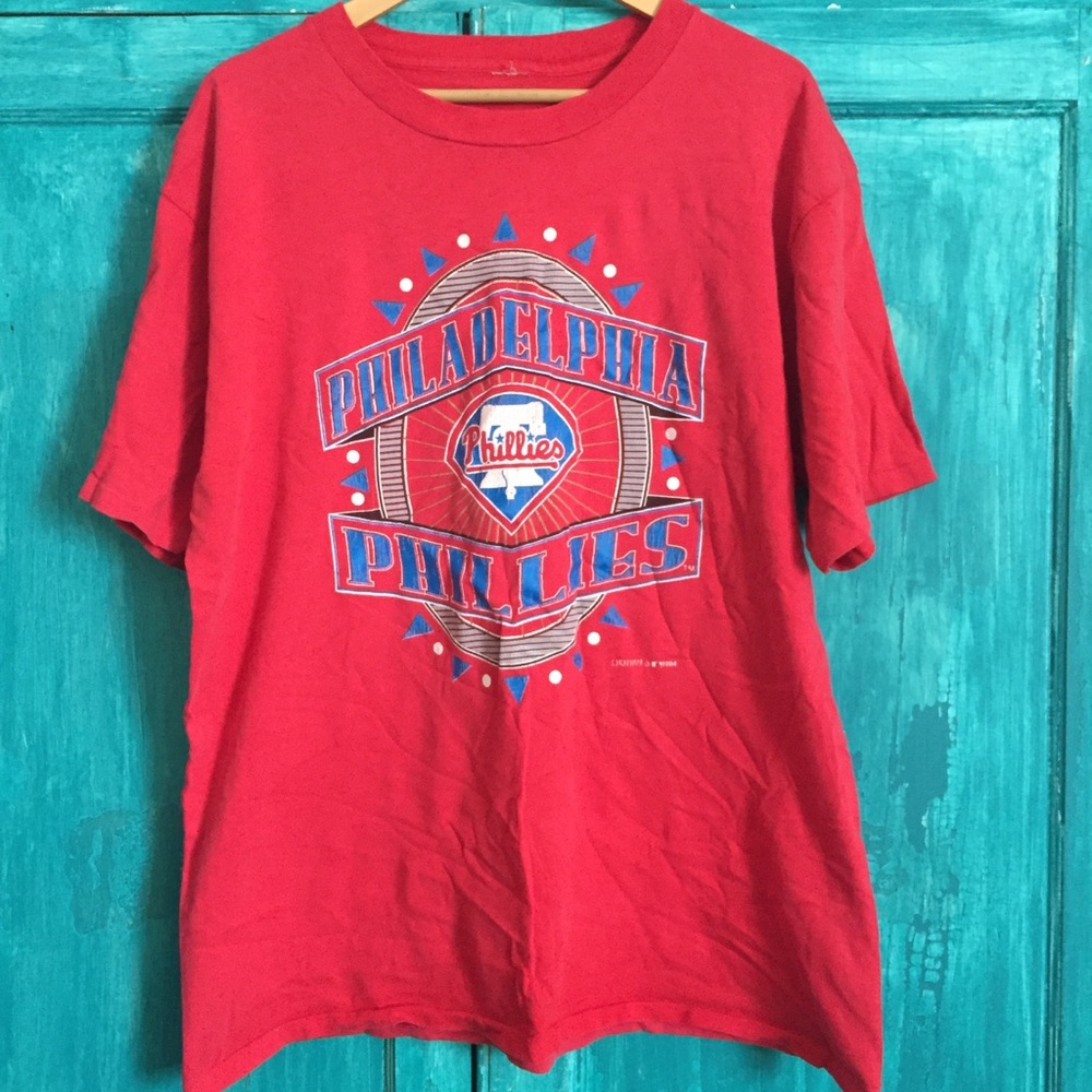 - Vintage 1994 Philadelphia Phillies t-shirt.